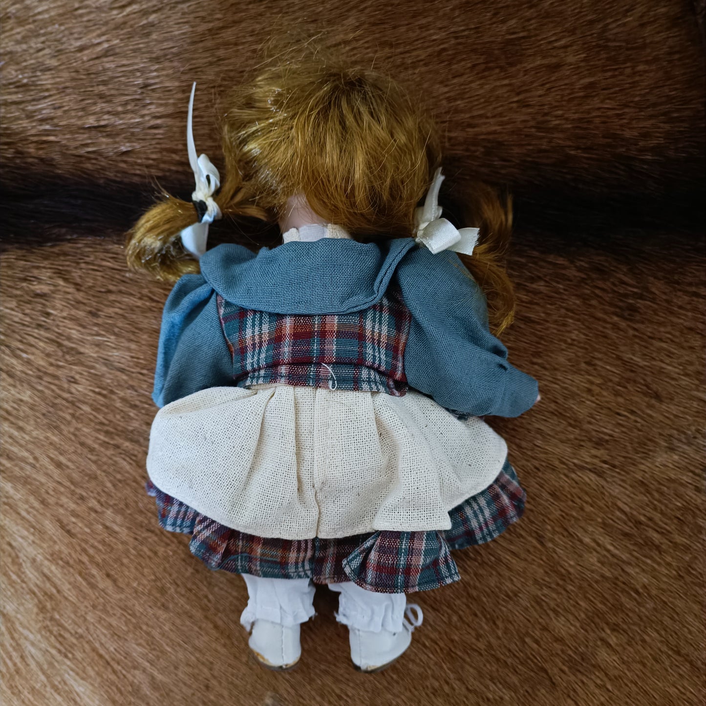 Poupée porcelaine