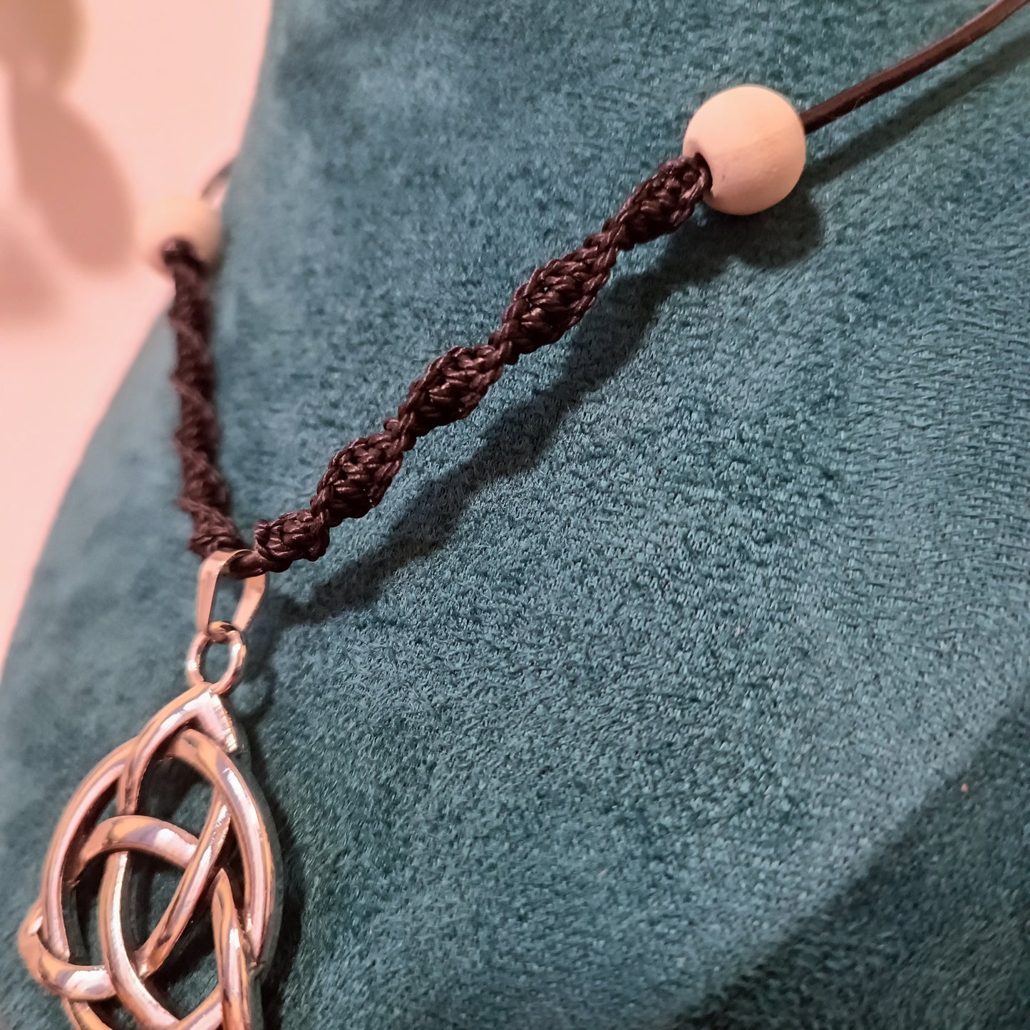 Collier triquetra
