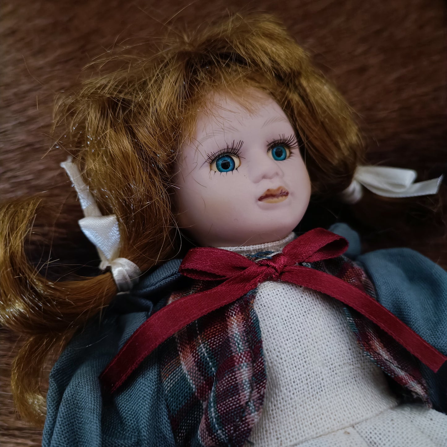 Poupée porcelaine