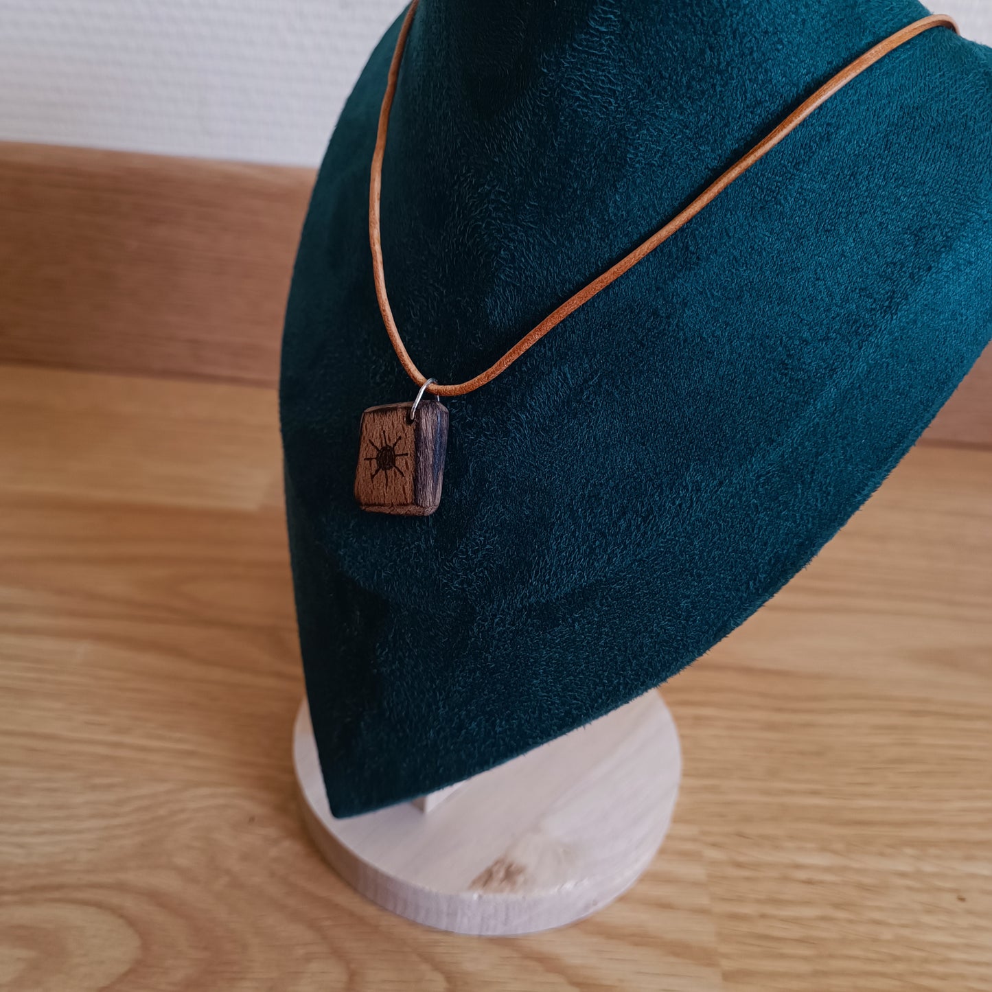 Collier rune sorcière