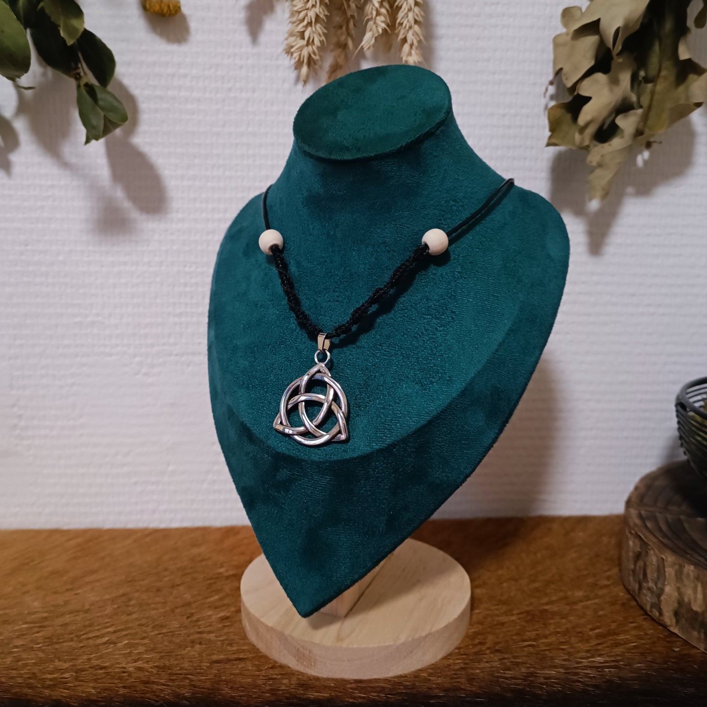 Collier triquetra