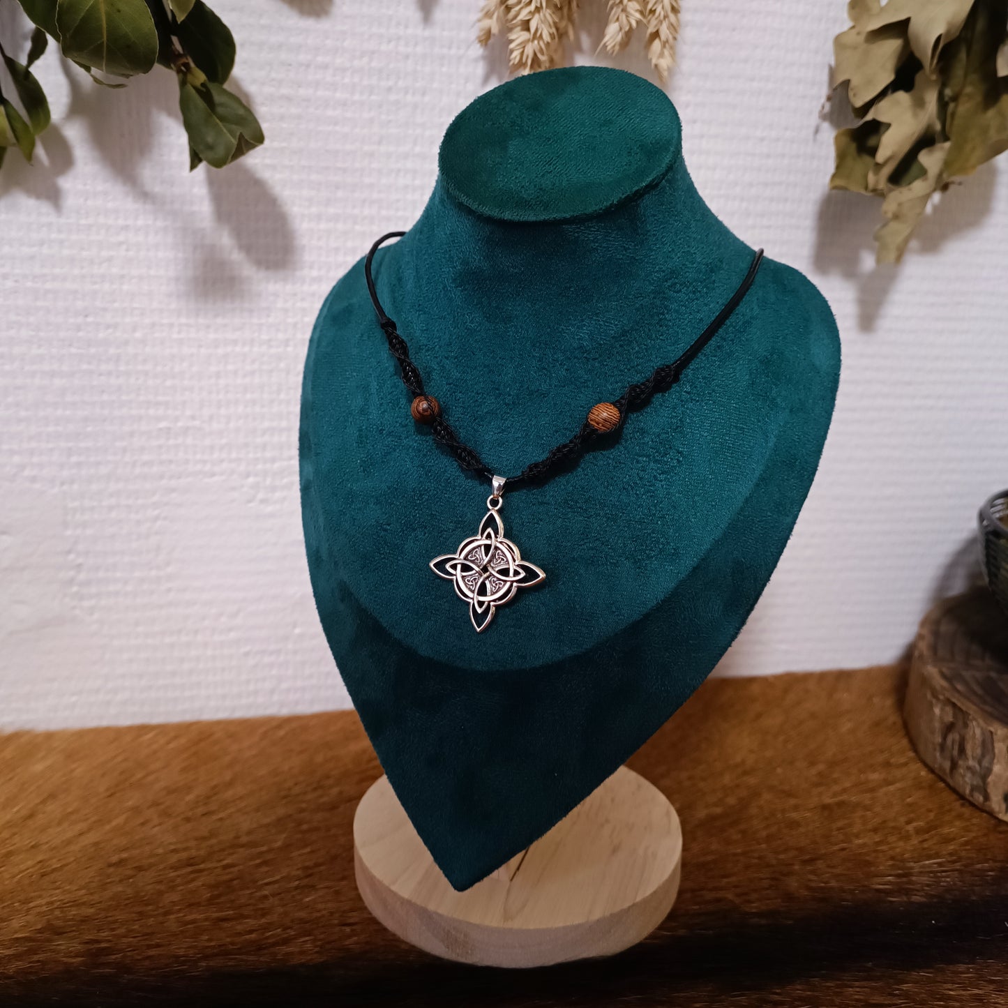 Collier noeud de sorcière