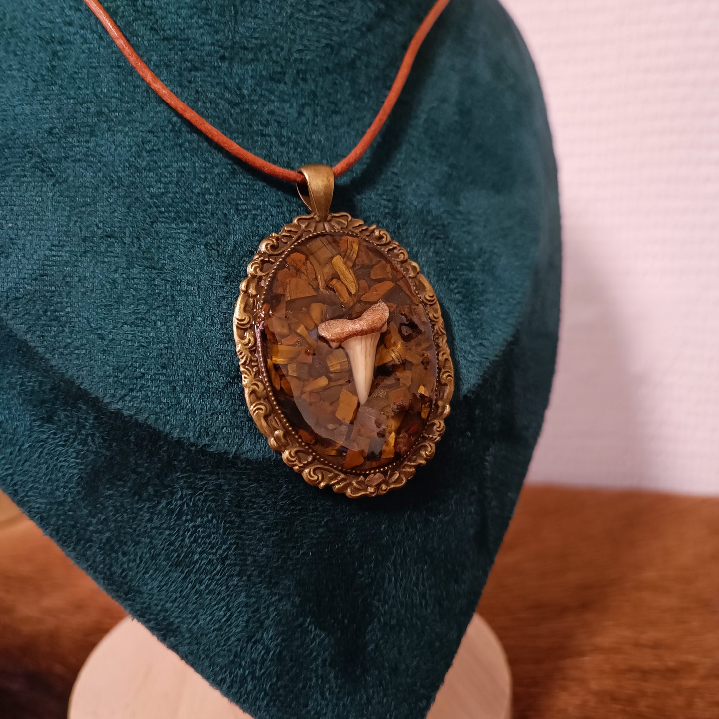 Collier requin