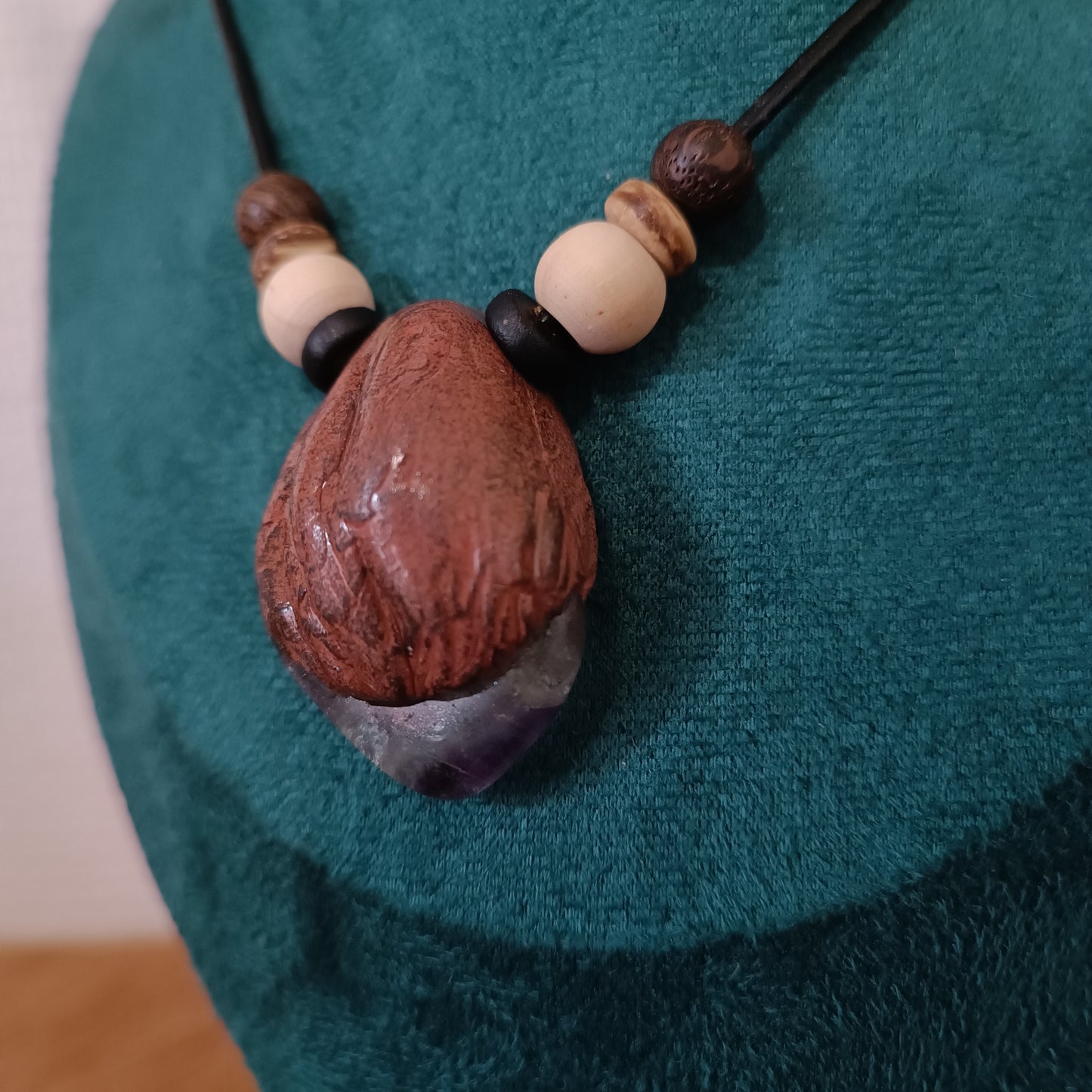 Collier graine des trois mondes